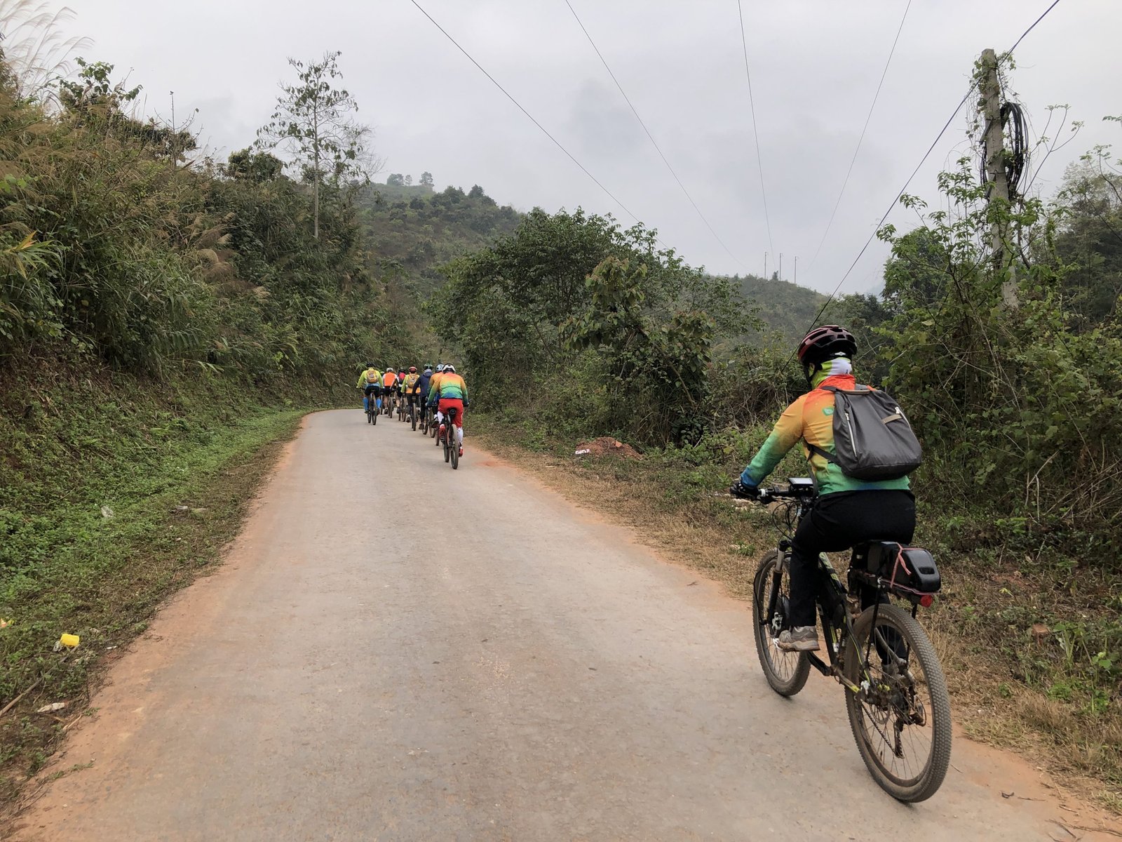 The Ultimate Guide to a Tour en Bicicleta Norte de Vietnam: Pedaling Through Clouds and Culture